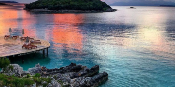 Ujërat e ndotura pengojnë programin e “Flamurit Blu” në bregdetin shqiptar